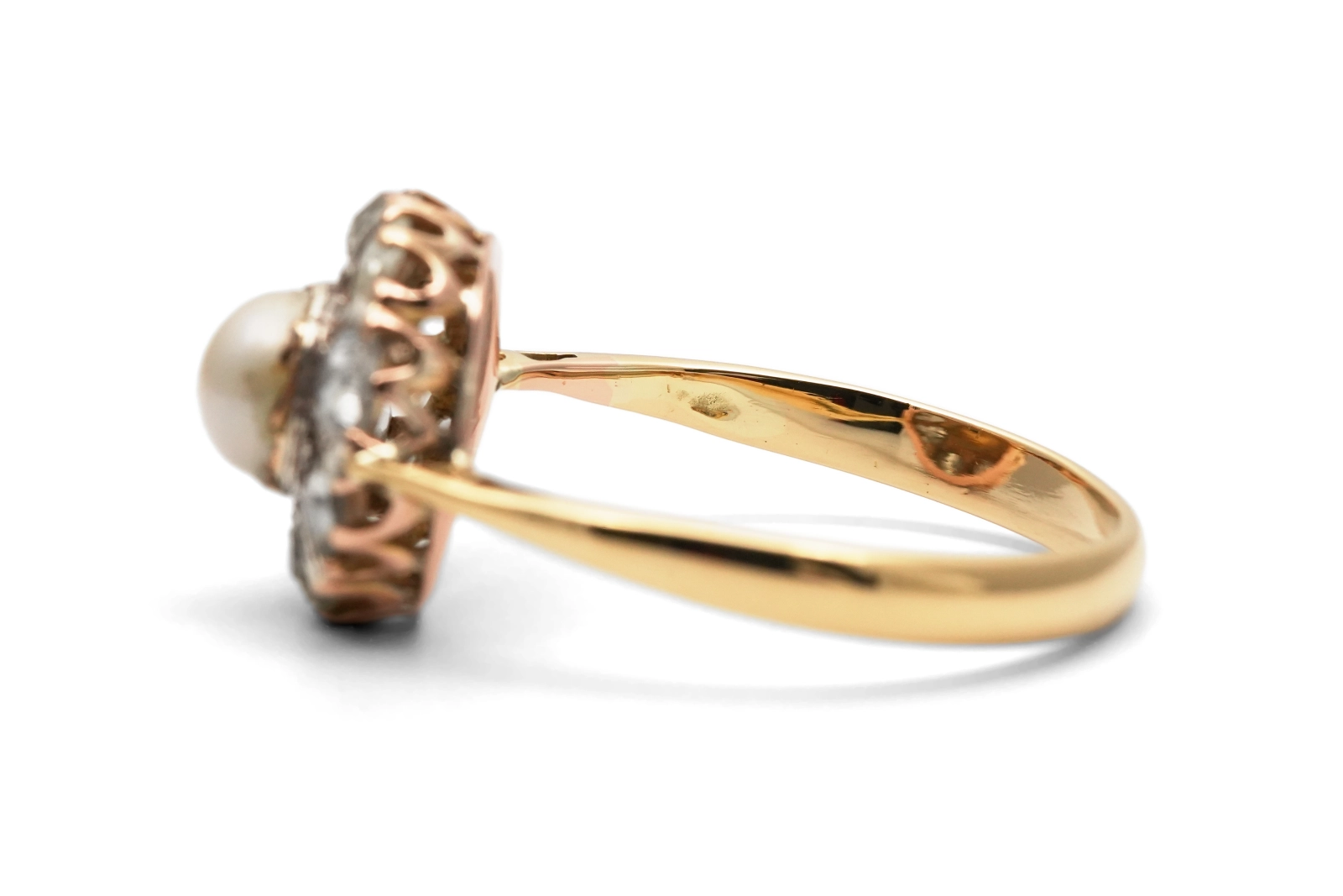 Bague Art Déco en or jaune 18 carats sertie d'une perle et de diamants taille "rose"