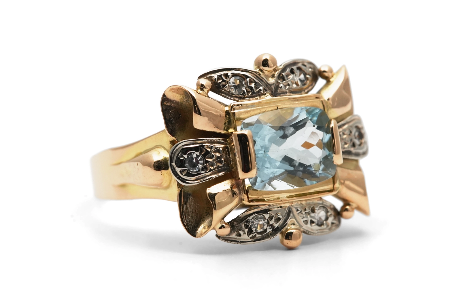 Bague Art Déco en or jaune 18 carats sertie d'une aigue marine et de diamants taille "8/8"