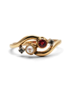 Bague Art Nouveau en or jaune 18 carats sertie d'une perle, d'un rubis et de diamants taille "rose"