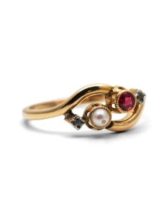 Bague Art Nouveau en or jaune 18 carats sertie d'une perle, d'un rubis et de diamants taille "rose"
