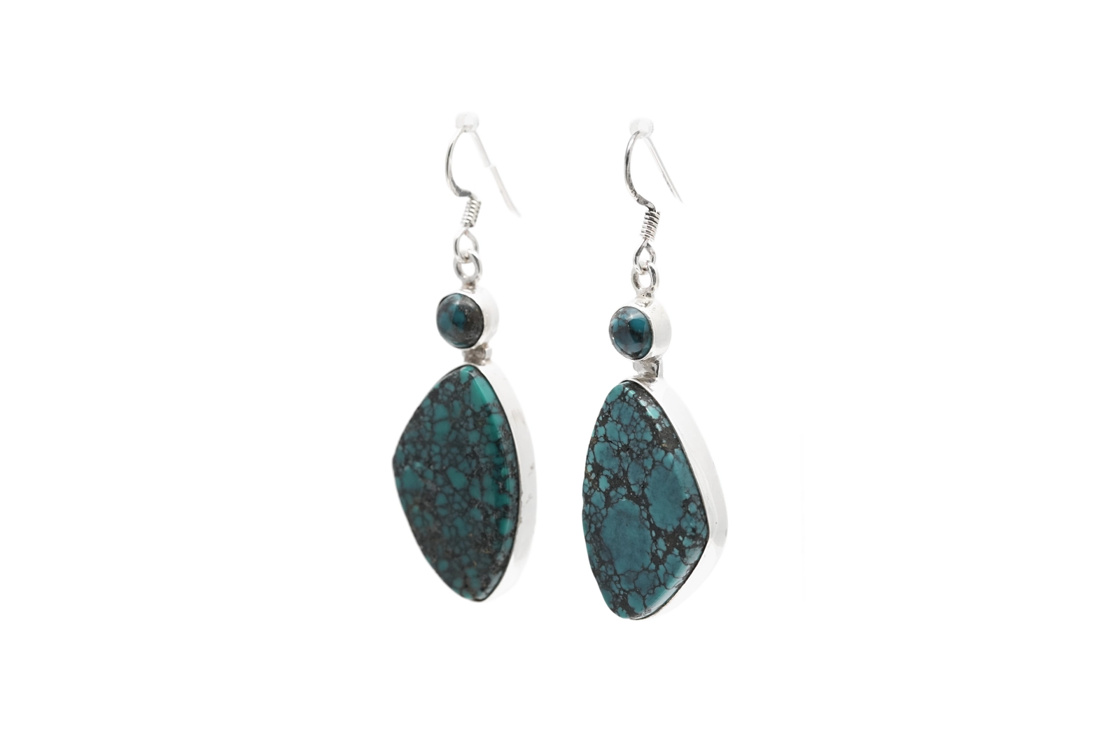 Boucles d'oreilles contemporaines en argent 925 serties de turquoises