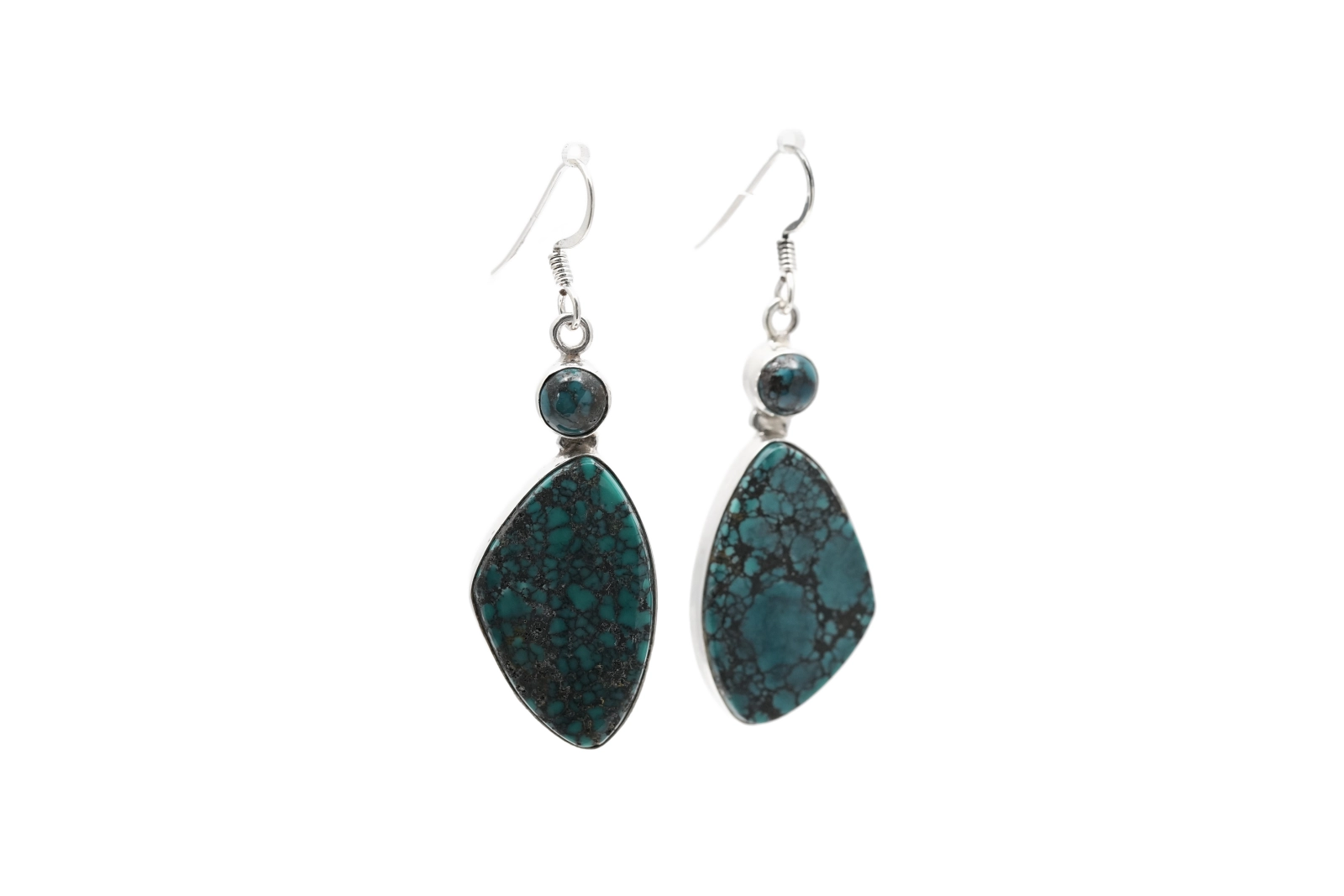 Boucles d'oreilles contemporaines en argent 925 serties de turquoises