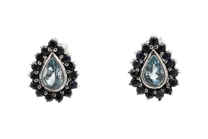 Boucles d'oreilles contemporaines en argent 925 serties de topazes et de saphirs