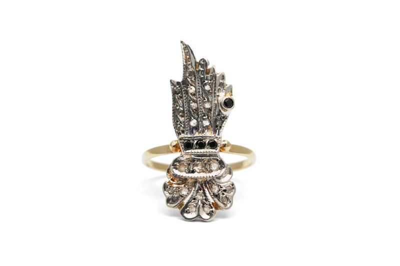 Bague Art Déco en or jaune 14 carats et argent sertie de diamants taille "rose" et de saphirs