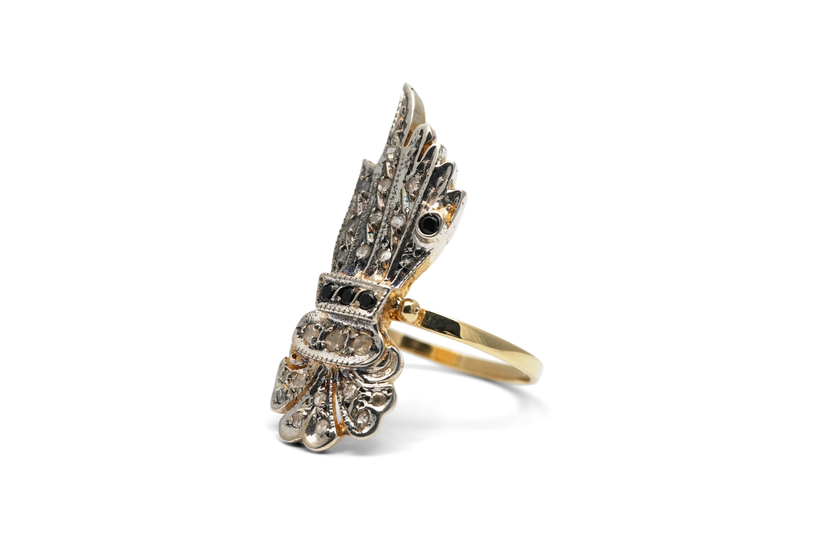 Bague Art Déco en or jaune 14 carats et argent sertie de diamants taille "rose" et de saphirs