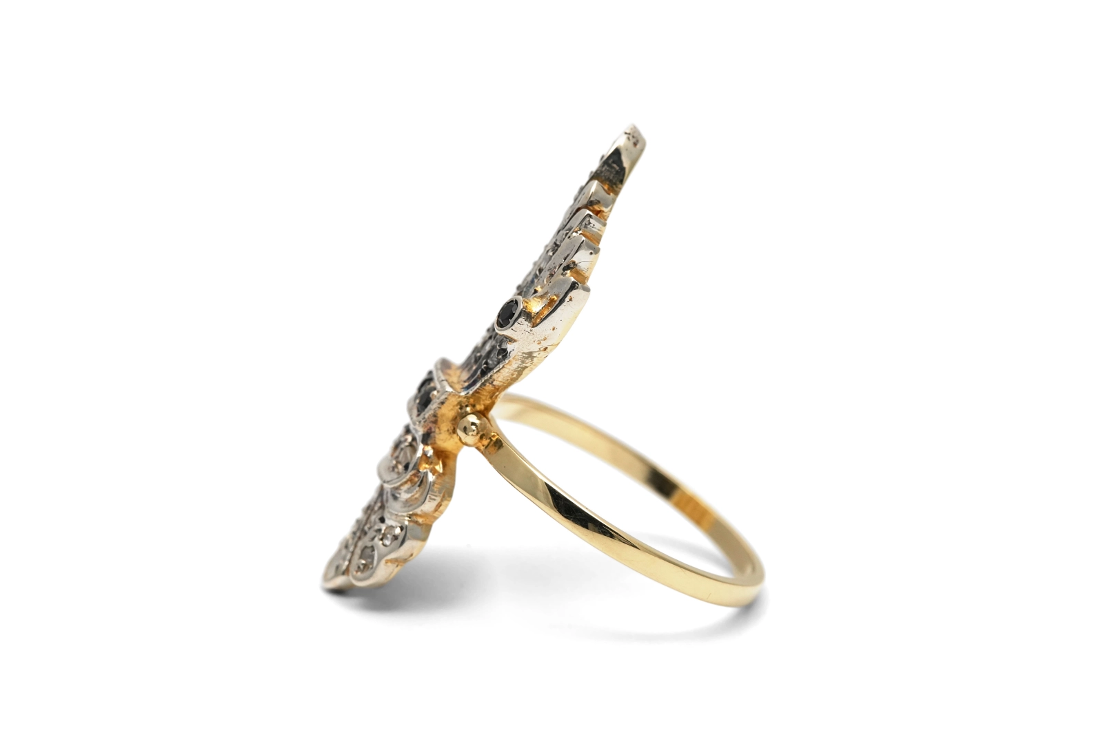 Bague Art Déco en or jaune 14 carats et argent sertie de diamants taille "rose" et de saphirs