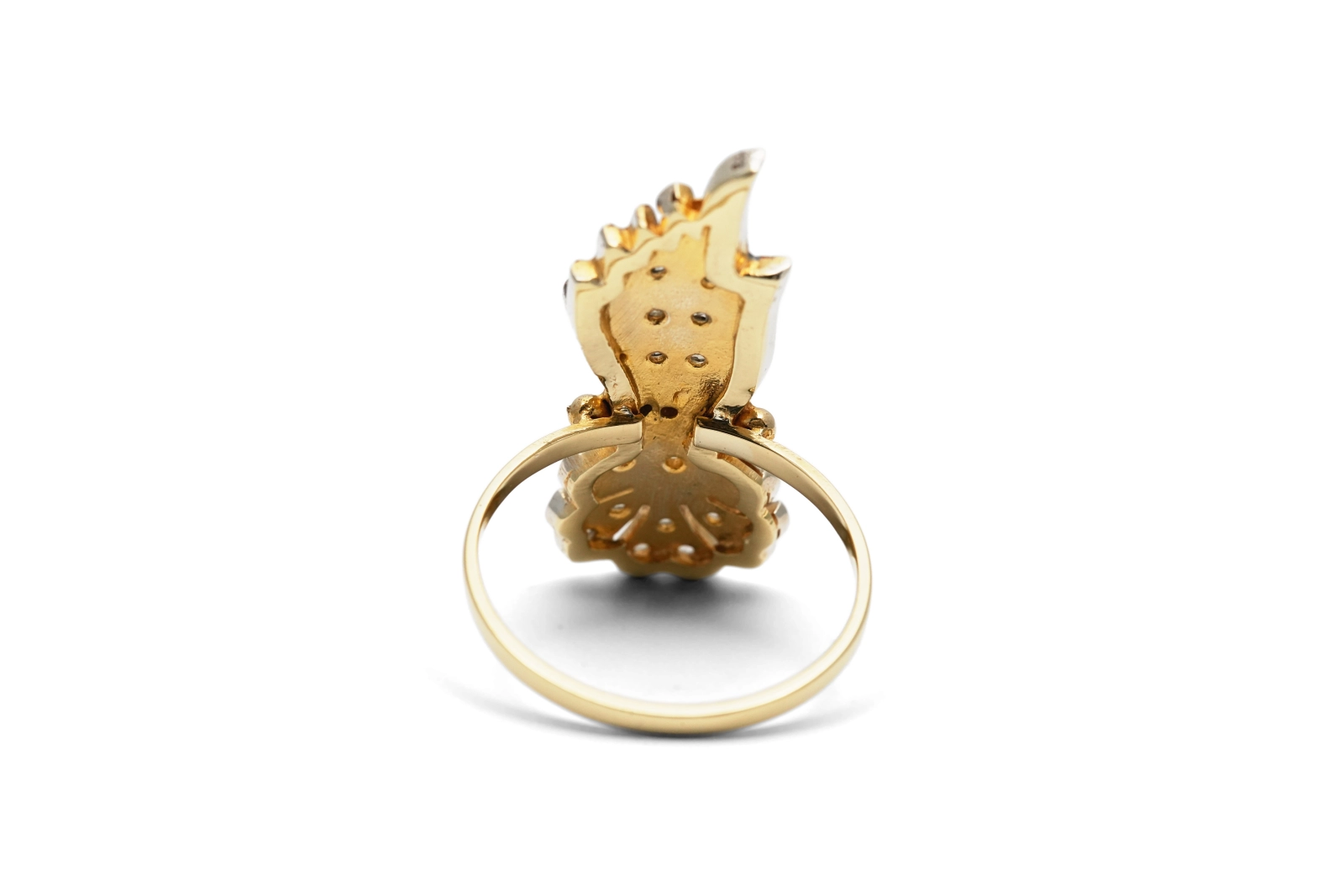 Bague Art Déco en or jaune 14 carats et argent sertie de diamants taille "rose" et de saphirs
