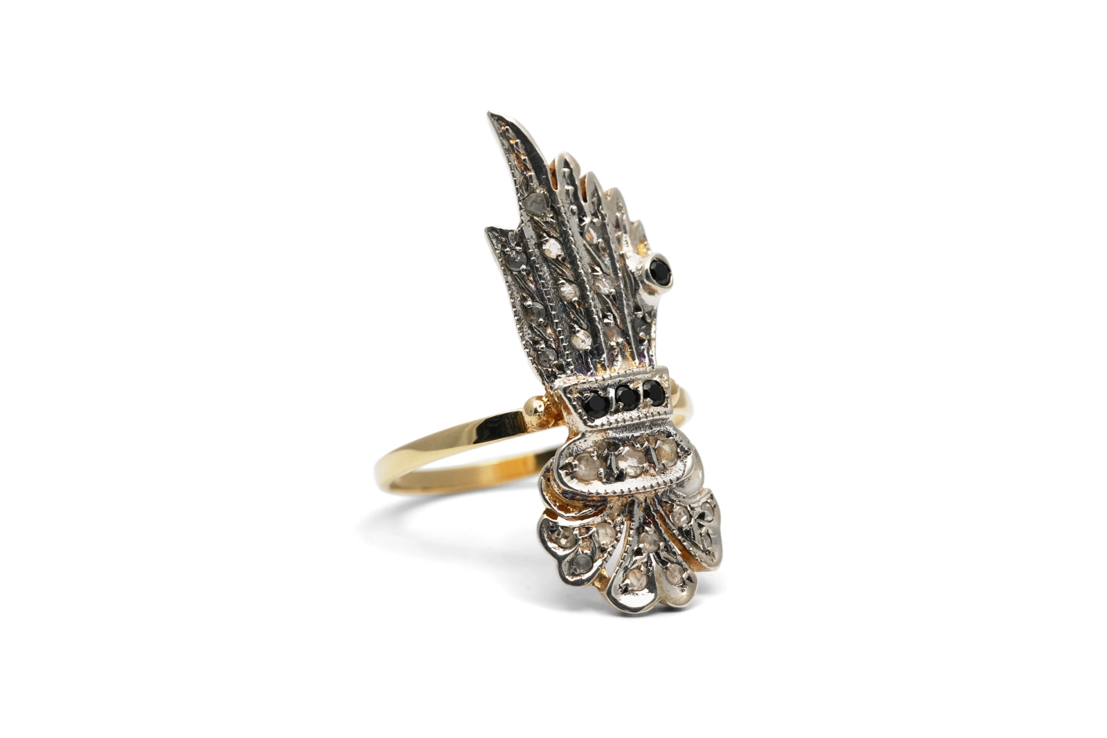 Bague Art Déco en or jaune 14 carats et argent sertie de diamants taille "rose" et de saphirs