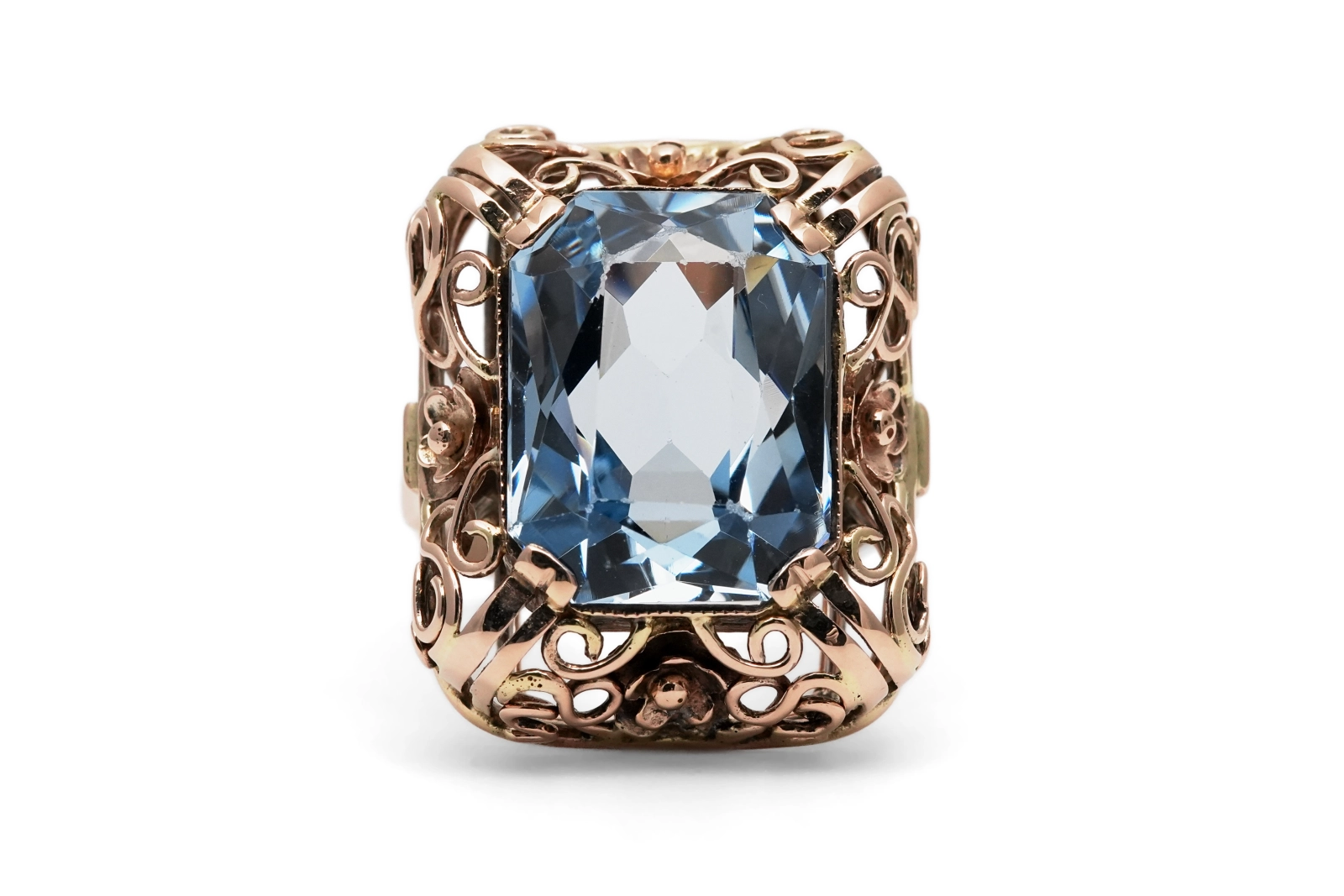Bague Années 50 en or jaune 8 carats sertie d'une spinelle de synthèse