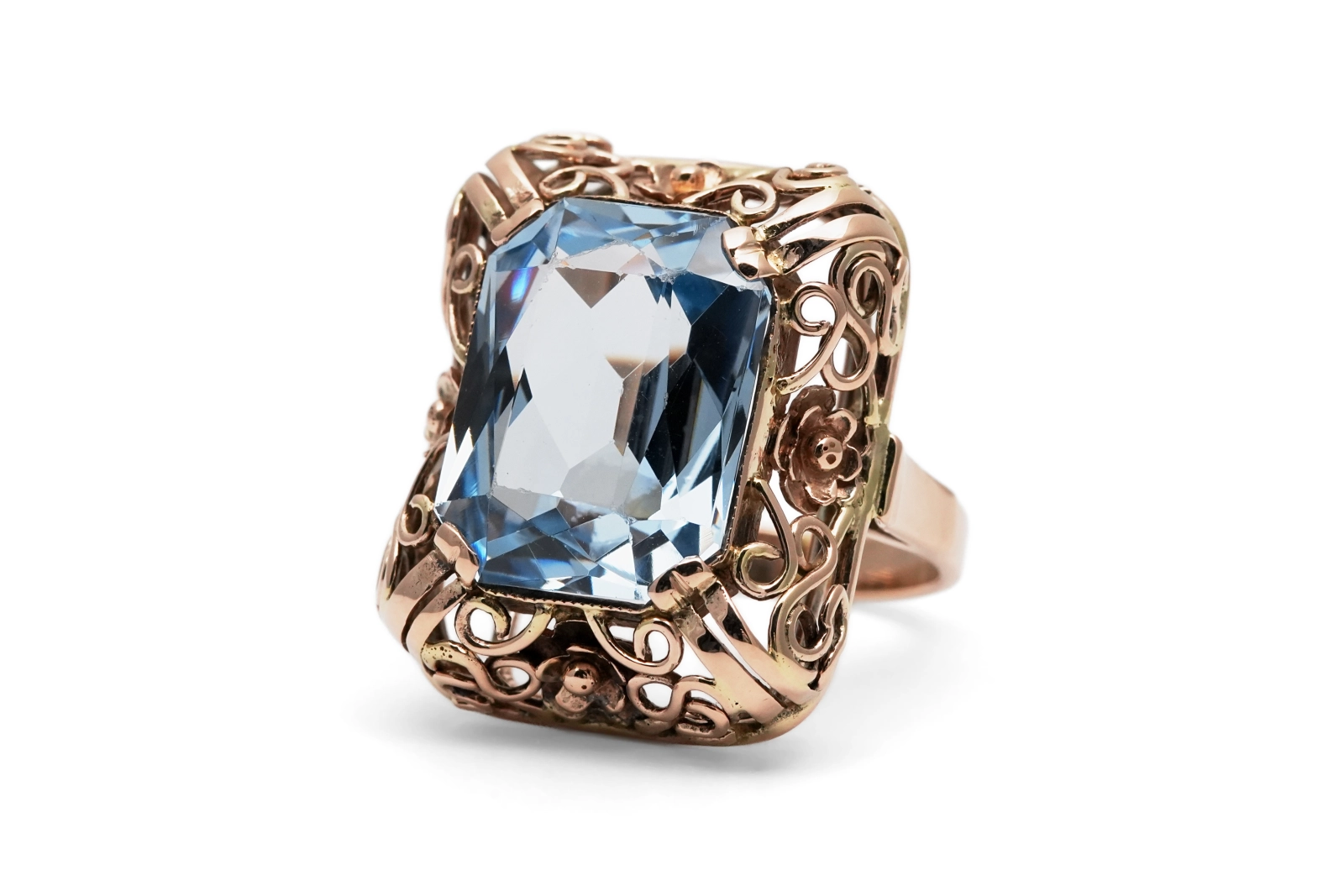 Bague Années 50 en or jaune 8 carats sertie d'une spinelle de synthèse