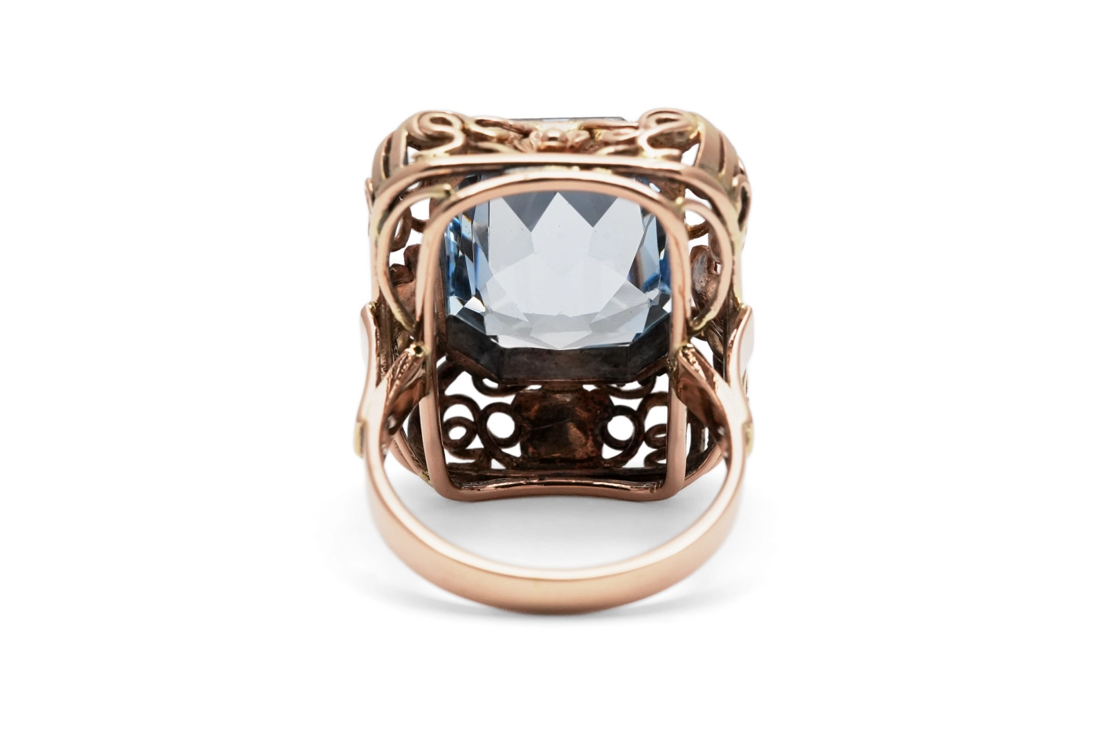 Bague Années 50 en or jaune 8 carats sertie d'une spinelle de synthèse