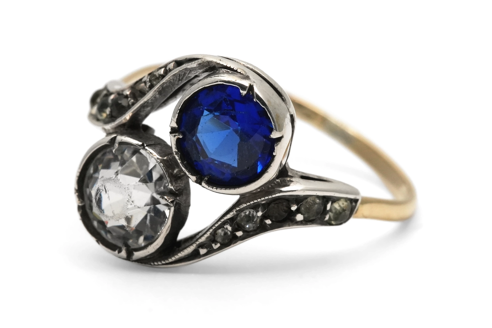 Bague Art Nouveau en or jaune 18 carats et argent sertie d'un saphir de synthèse et de strass