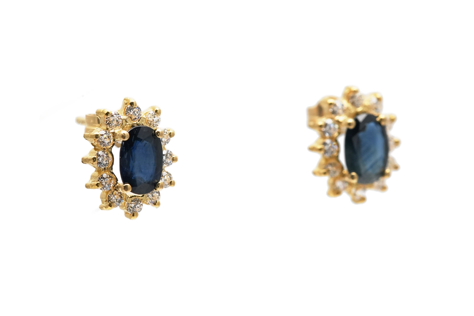 Boucles d'oreilles contemporaines en or jaune 18 carats serties de saphirs et de zirconiums
