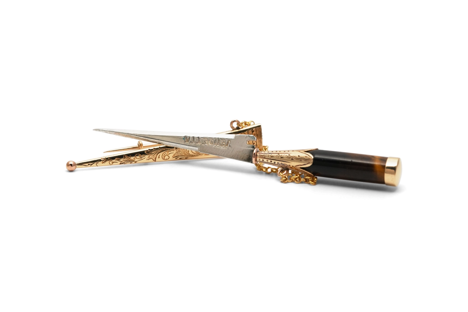 Broche Années 70 en or jaune 9 carats et argent serti d'œil de tigre