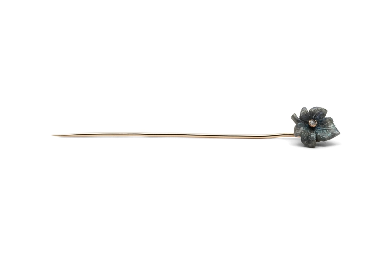 Pique à cravate Art Nouveau en or jaune 18 carats sertie d'un diamant taille "rose" et de labradorite