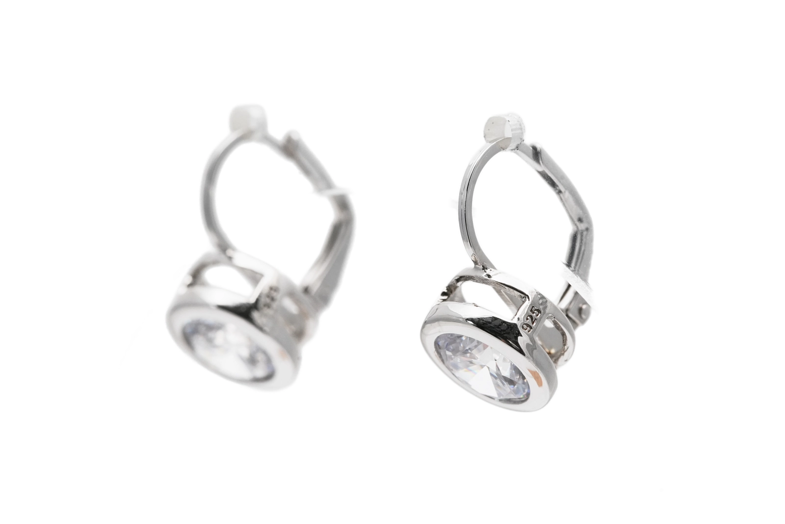 Boucles d'oreilles contemporaines en argent 925 serties de zirconiums