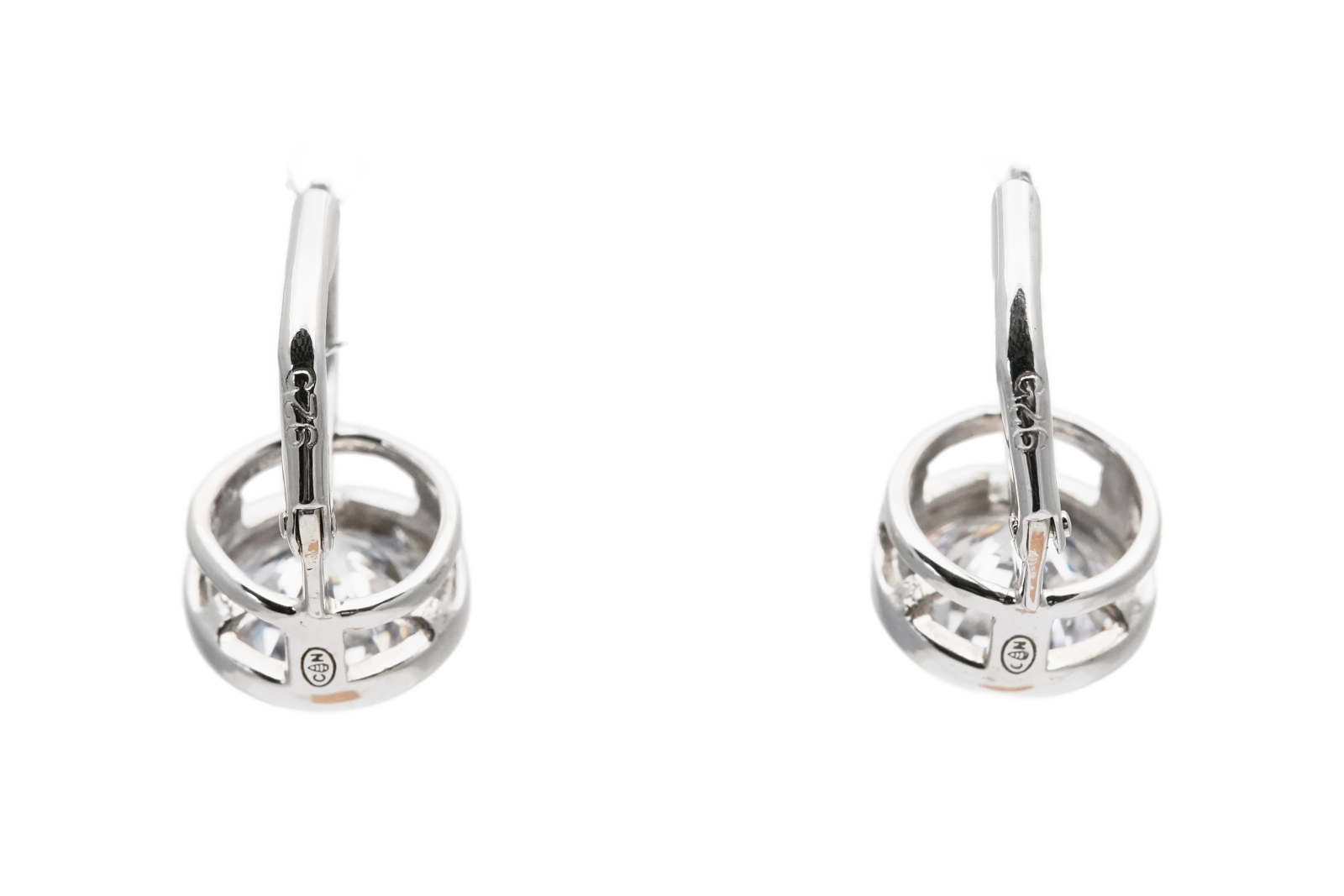 Boucles d'oreilles contemporaines en argent 925 serties de zirconiums