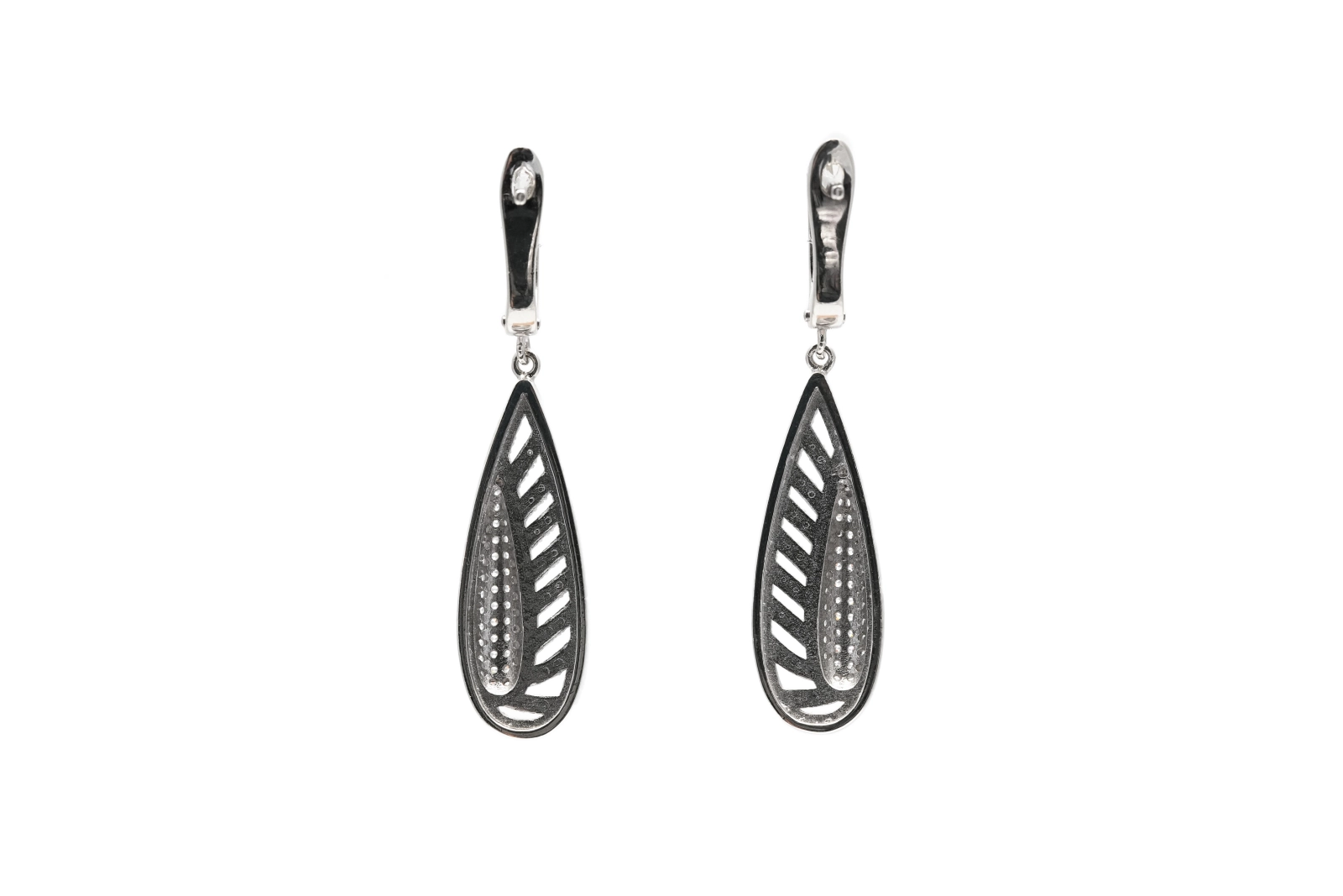 Boucles d'oreilles contemporaines en argent 925 serties de zirconiums