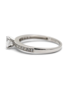 Bague contemporaine en argent 925 sertie de zirconiums