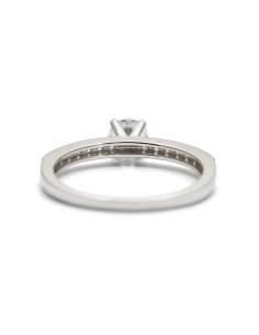 Bague contemporaine en argent 925 sertie de zirconiums