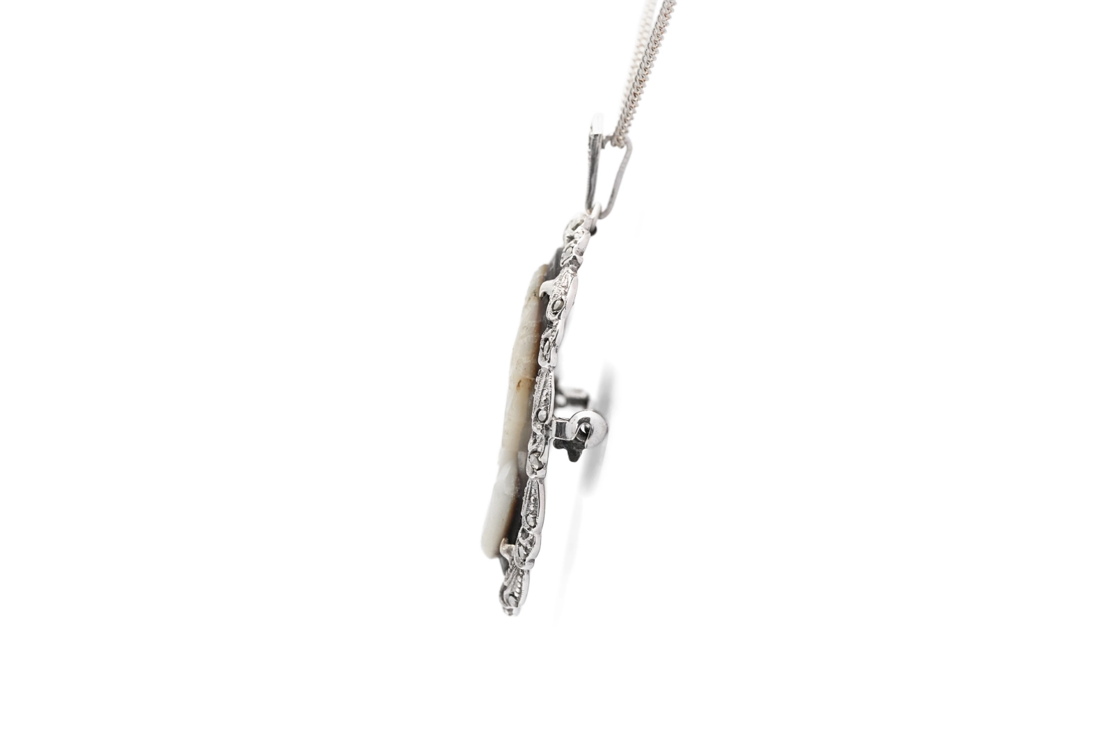 Pendentif / Broche Années 50 en argent serti de nacre et de marcassites