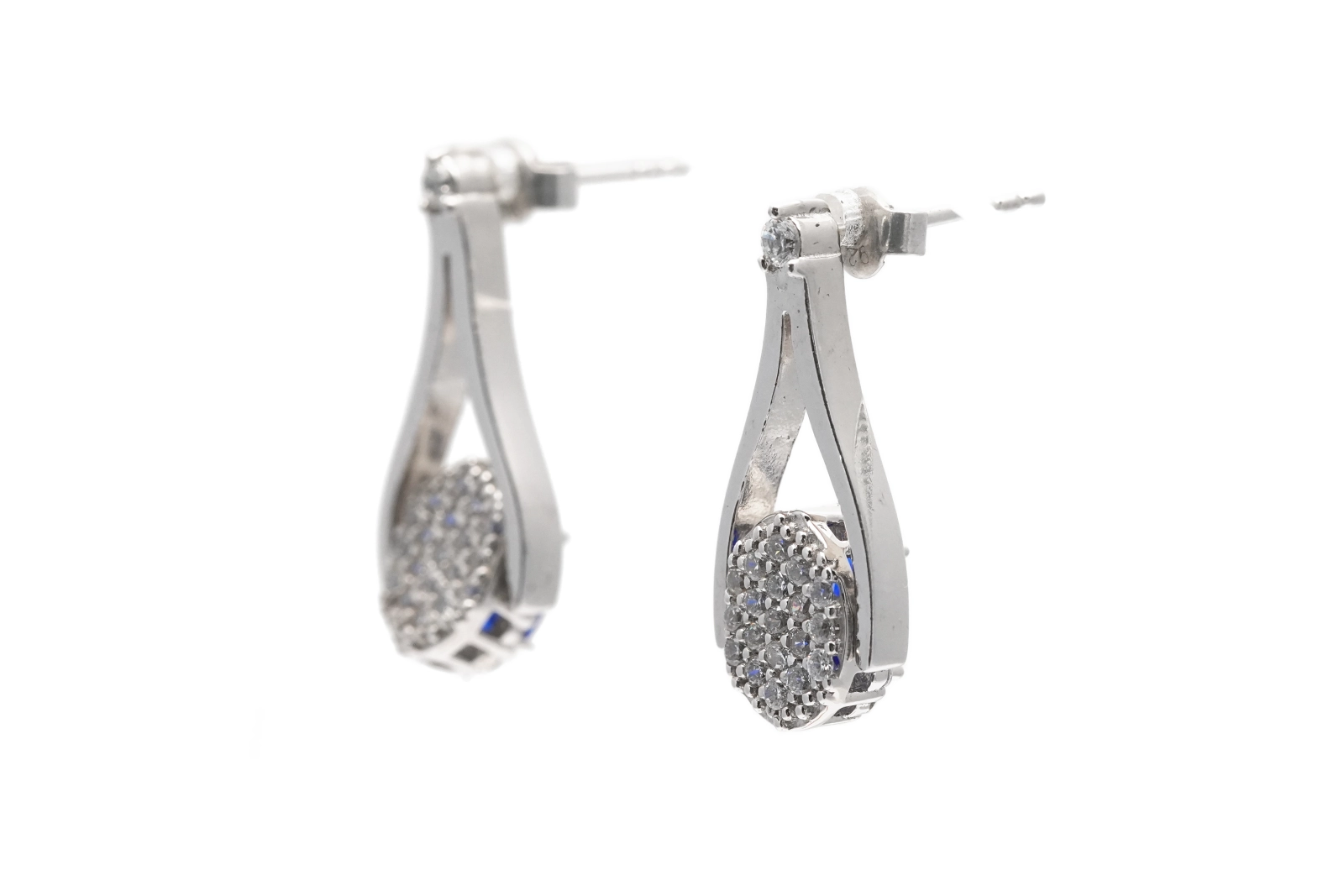 Boucles d'oreilles contemporaines en argent 925 serties de zirconiums