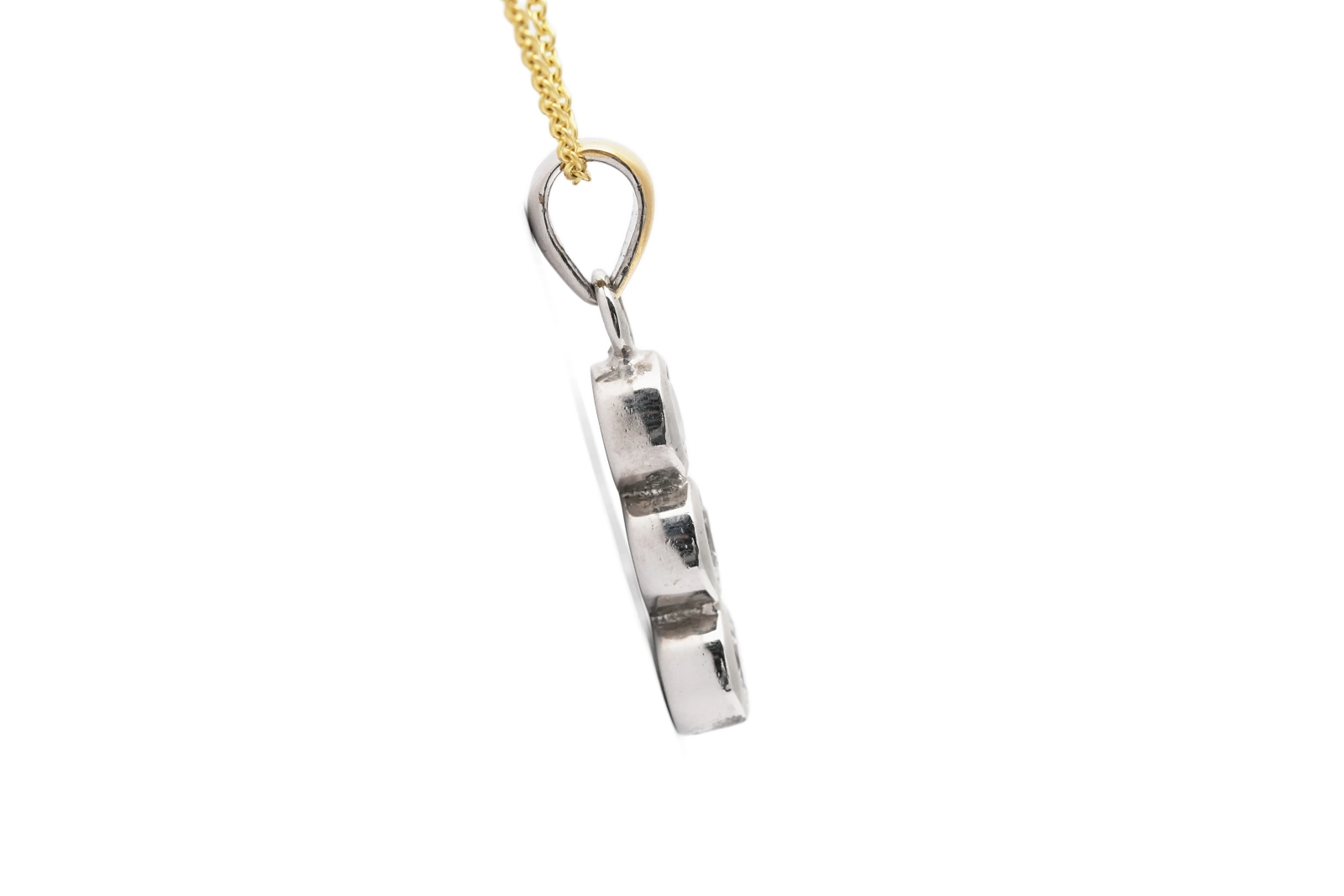 Pendentif contemporain en argent serti de zirconiums