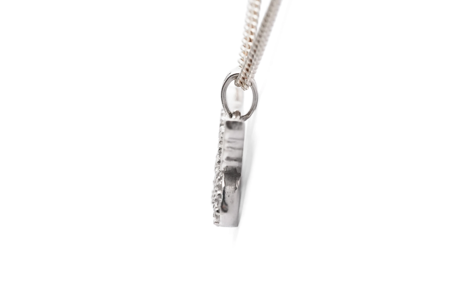 Pendentif contemporain en argent 925 serti de zirconiums