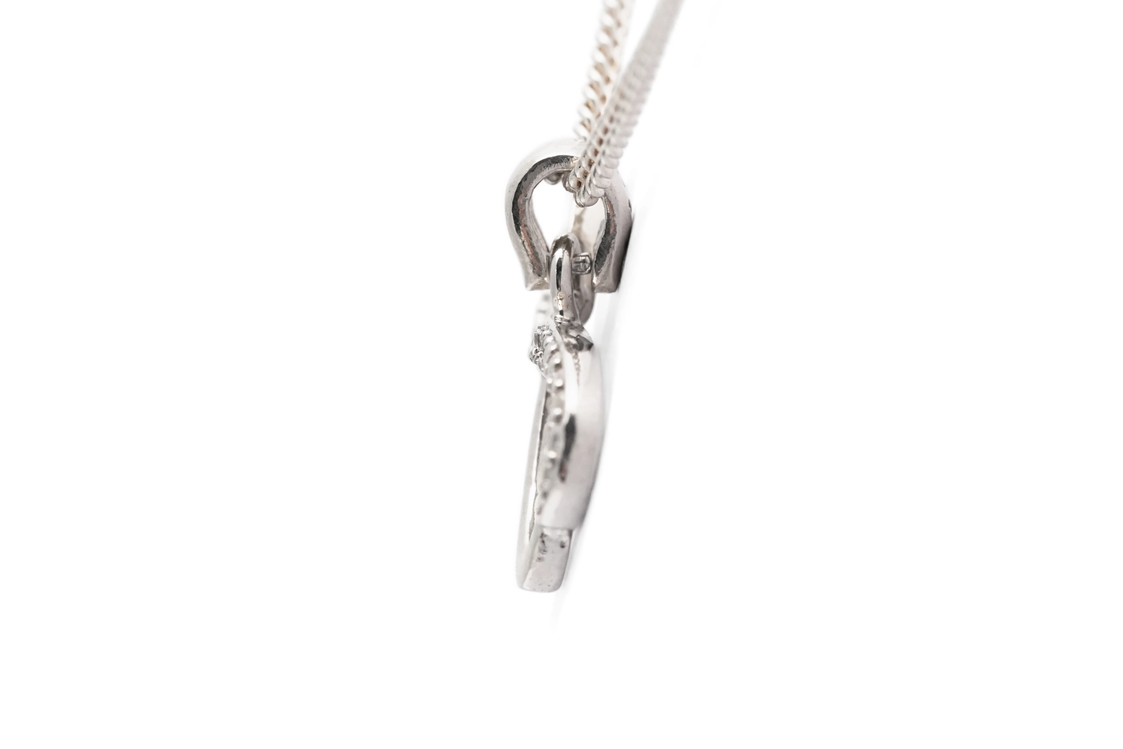 Pendentif contemporain en argent 925 serti de zirconiums