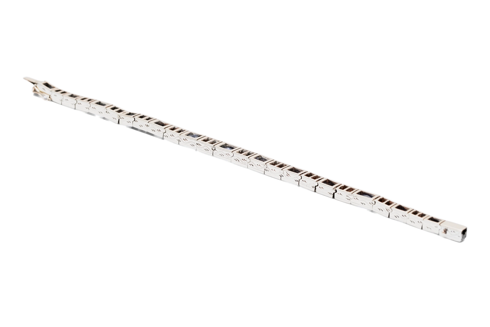 Bracelet Art Déco en or jaune 18 carats et argent serti de saphirs
