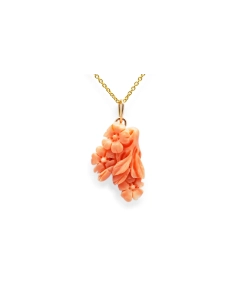 Pendentif Années 70 en or jaune 18 carats fait de motifs floraux en corail