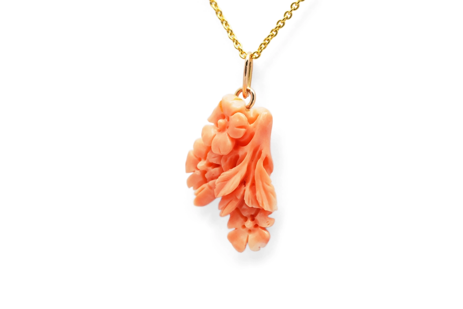 Pendentif Années 70 en or jaune 18 carats fait de motifs floraux en corail