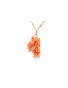 Pendentif Années 70 en or jaune 18 carats fait de motifs floraux en corail