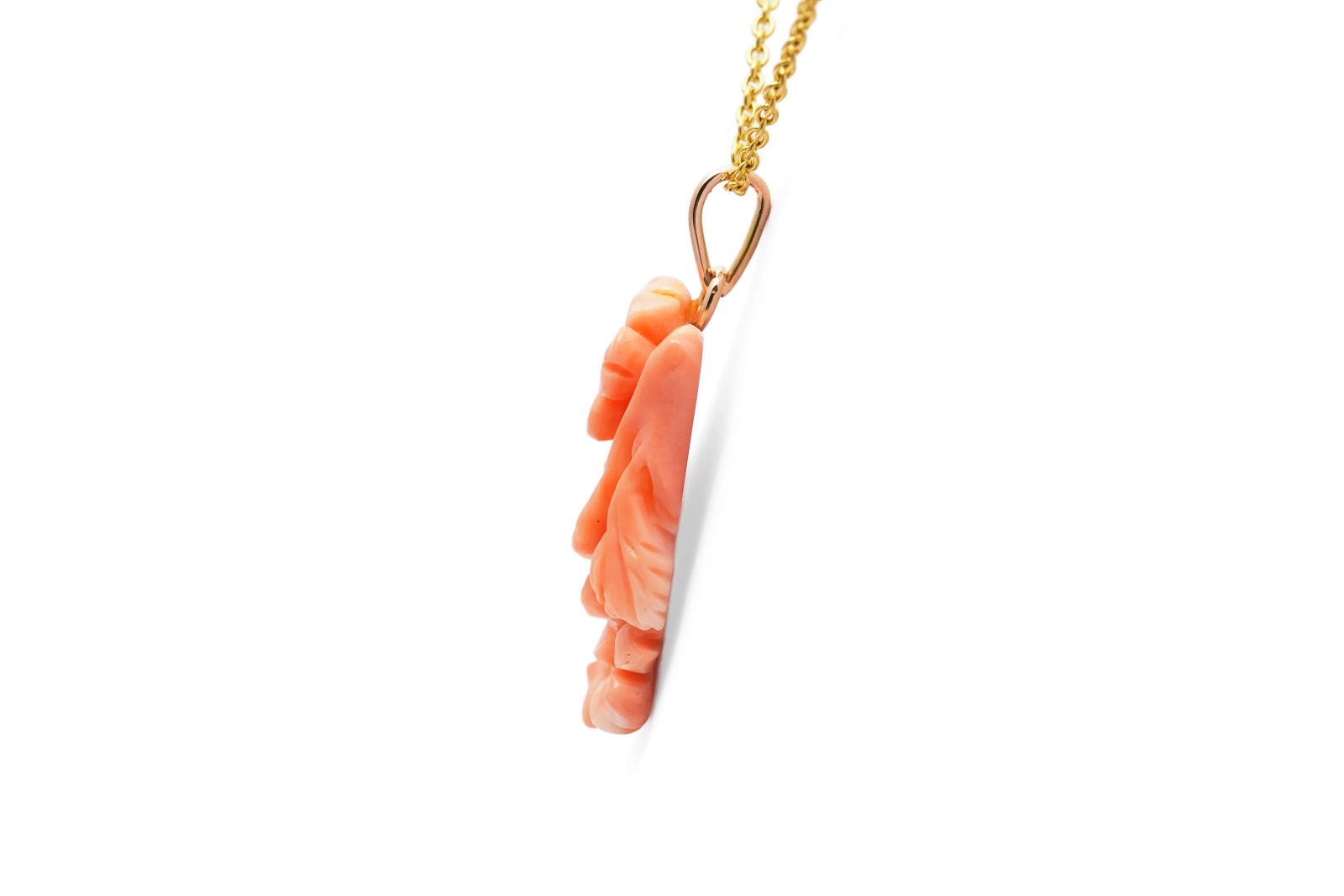 Pendentif Années 70 en or jaune 18 carats fait de motifs floraux en corail