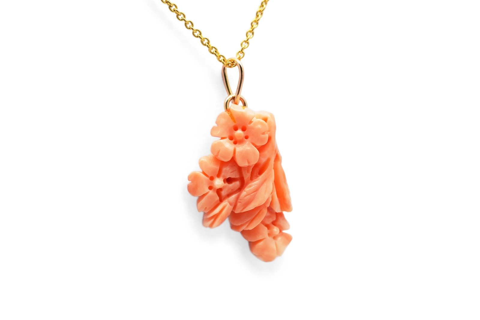 Pendentif Années 70 en or jaune 18 carats fait de motifs floraux en corail