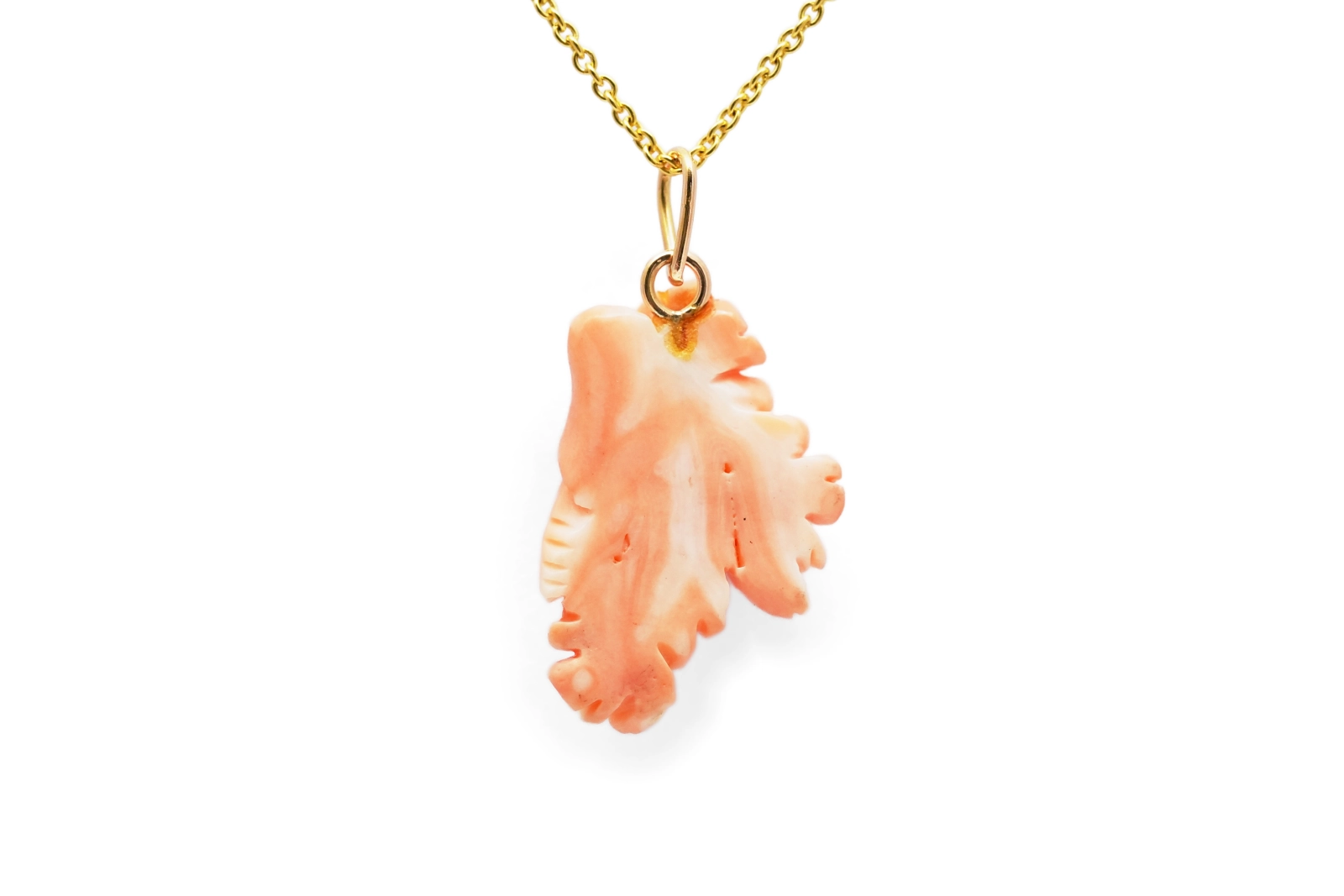 Pendentif Années 70 en or jaune 18 carats fait de motifs floraux en corail