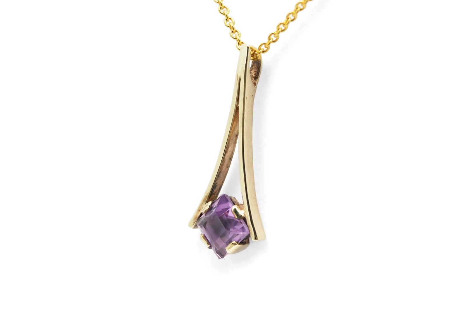 Pendentif Années 70 en or jaune 8 carats serti d'une améthyste