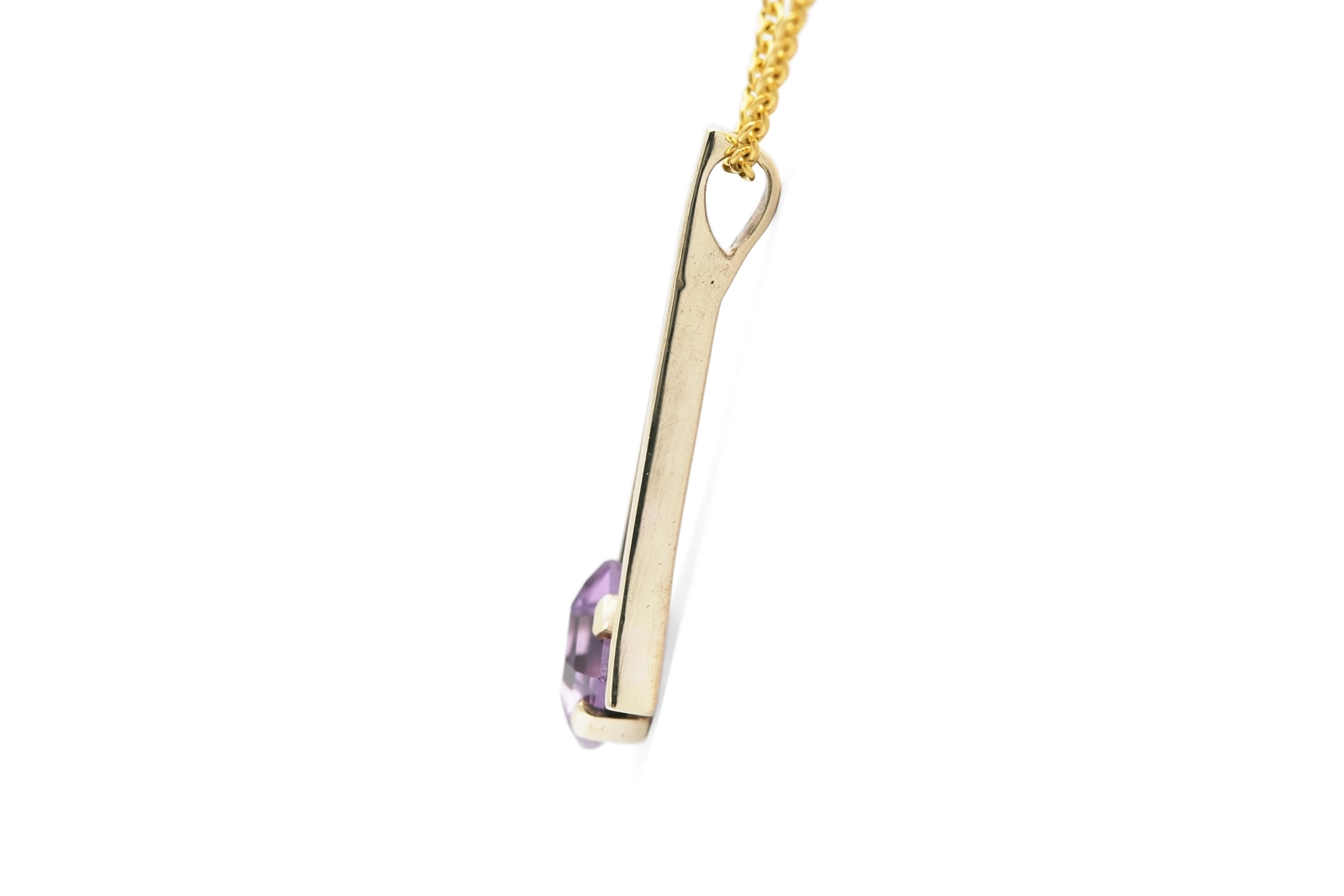 Pendentif Années 70 en or jaune 8 carats serti d'une améthyste