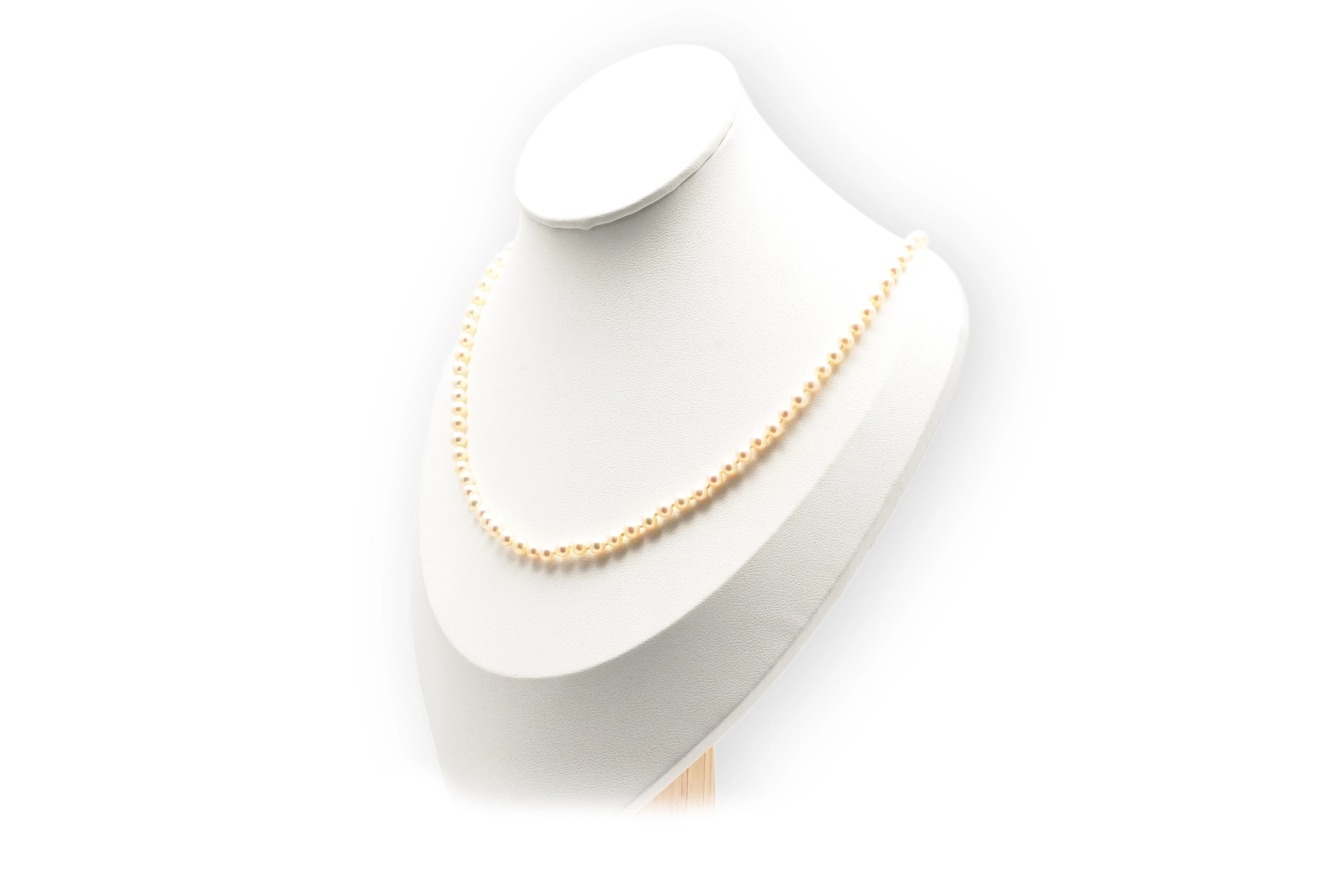 Collier de perles contemporain et or jaune 18 carats