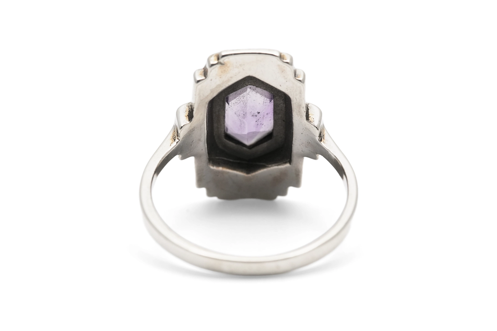 Bague contemporaine en argent 925 sertie d'une améthyste et de marcassites