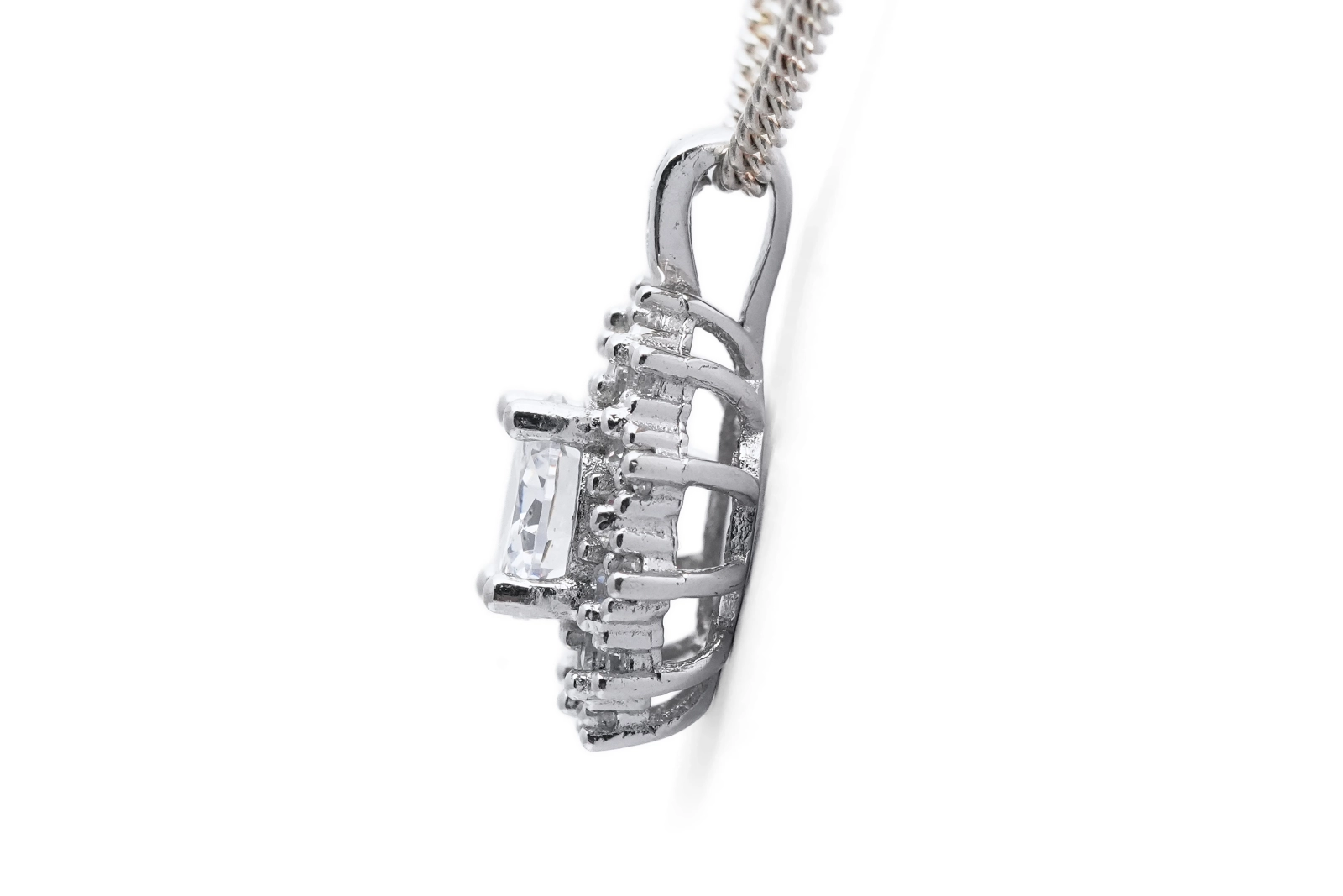 Pendentif contemporain en argent 925 serti de zirconiums
