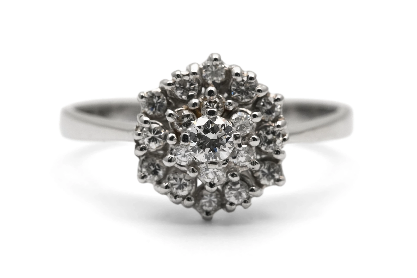 Bague Années 70 en or blanc 18 carats sertie de diamants taille "brillant" (+-0.76 ct)
