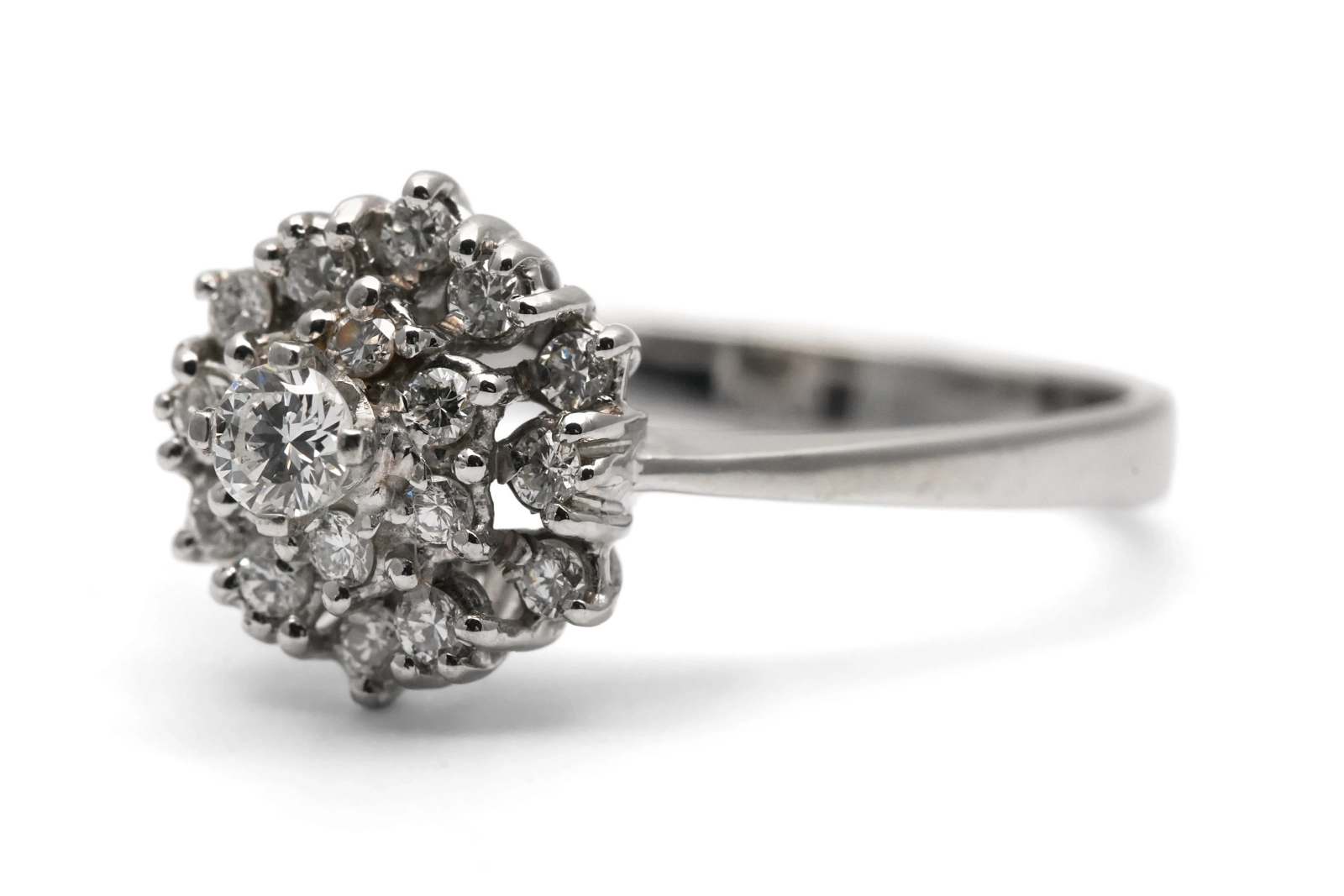 Bague Années 70 en or blanc 18 carats sertie de diamants taille "brillant" (+-0.76 ct)