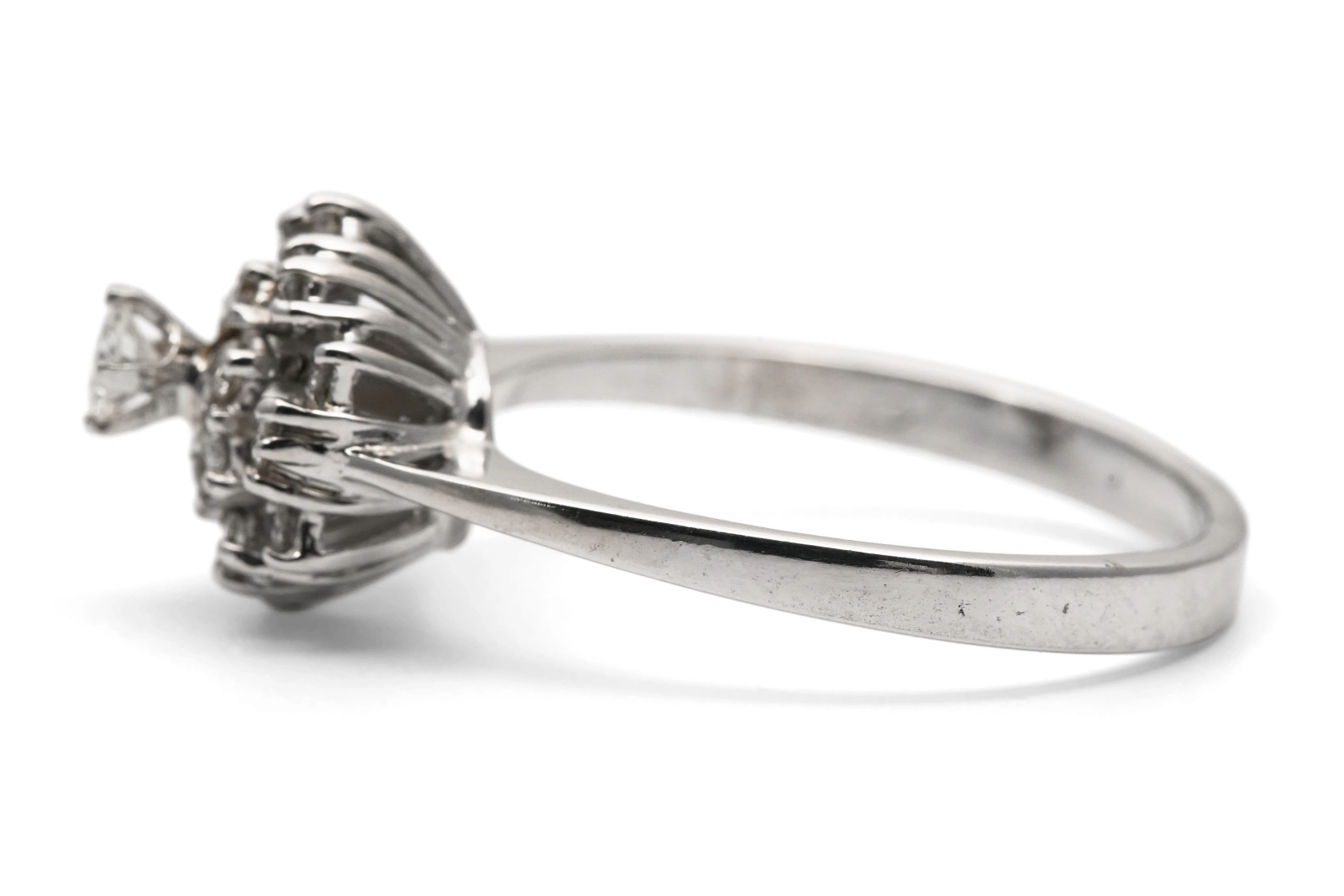 Bague Années 70 en or blanc 18 carats sertie de diamants taille "brillant" (+-0.76 ct)