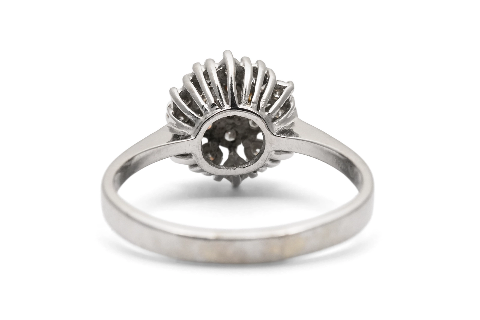Bague Années 70 en or blanc 18 carats sertie de diamants taille "brillant" (+-0.76 ct)