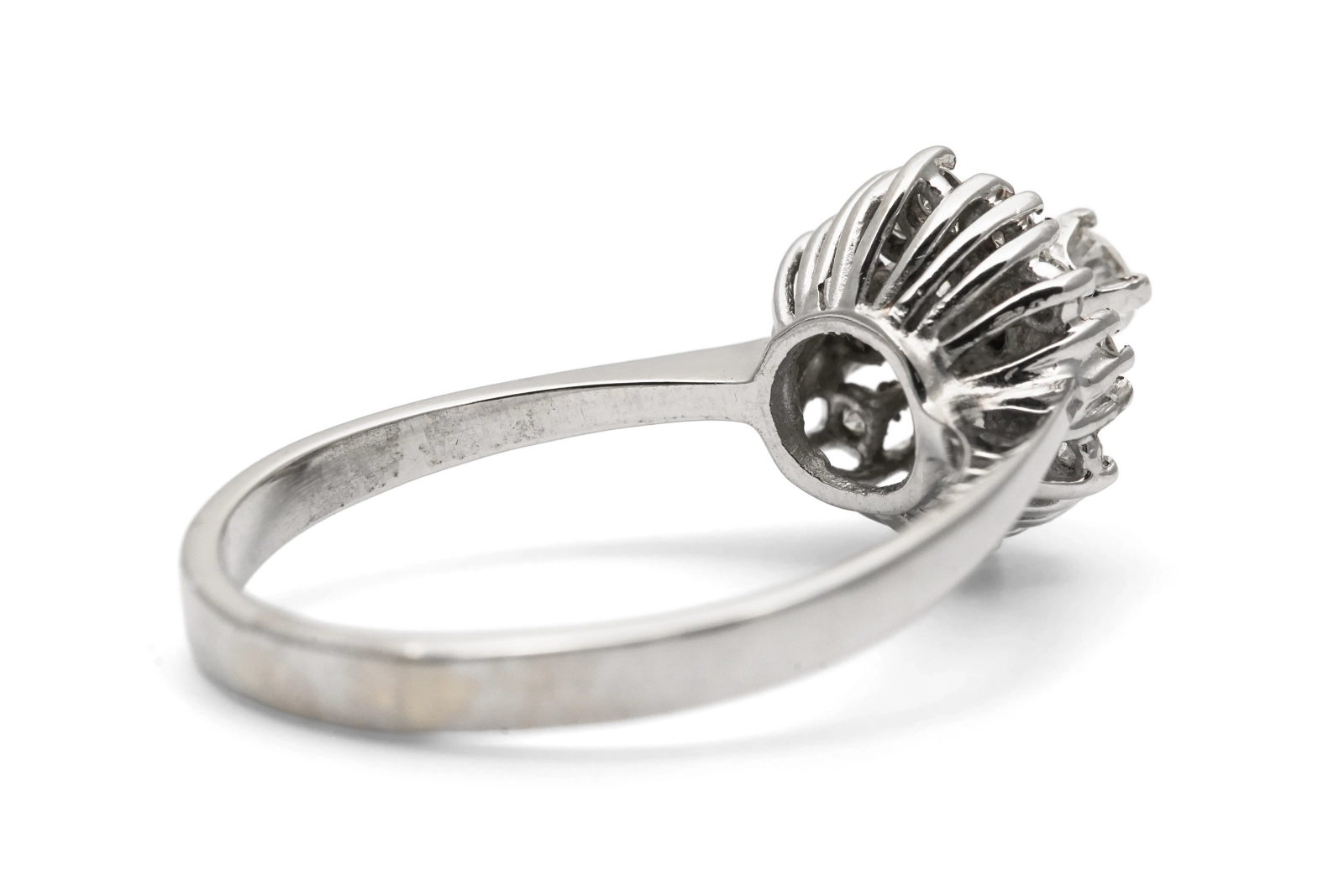 Bague Années 70 en or blanc 18 carats sertie de diamants taille "brillant" (+-0.76 ct)