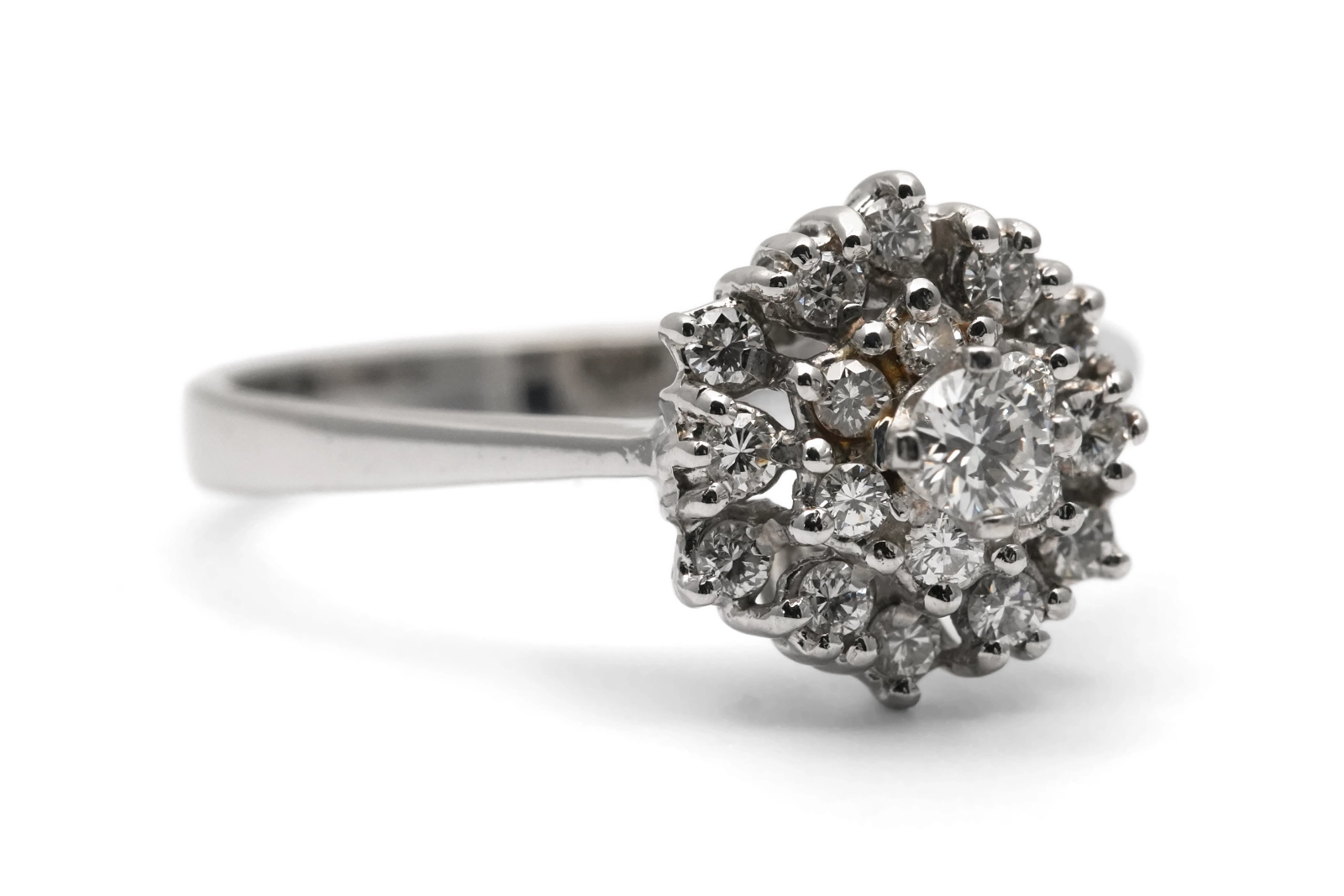 Bague Années 70 en or blanc 18 carats sertie de diamants taille "brillant" (+-0.76 ct)