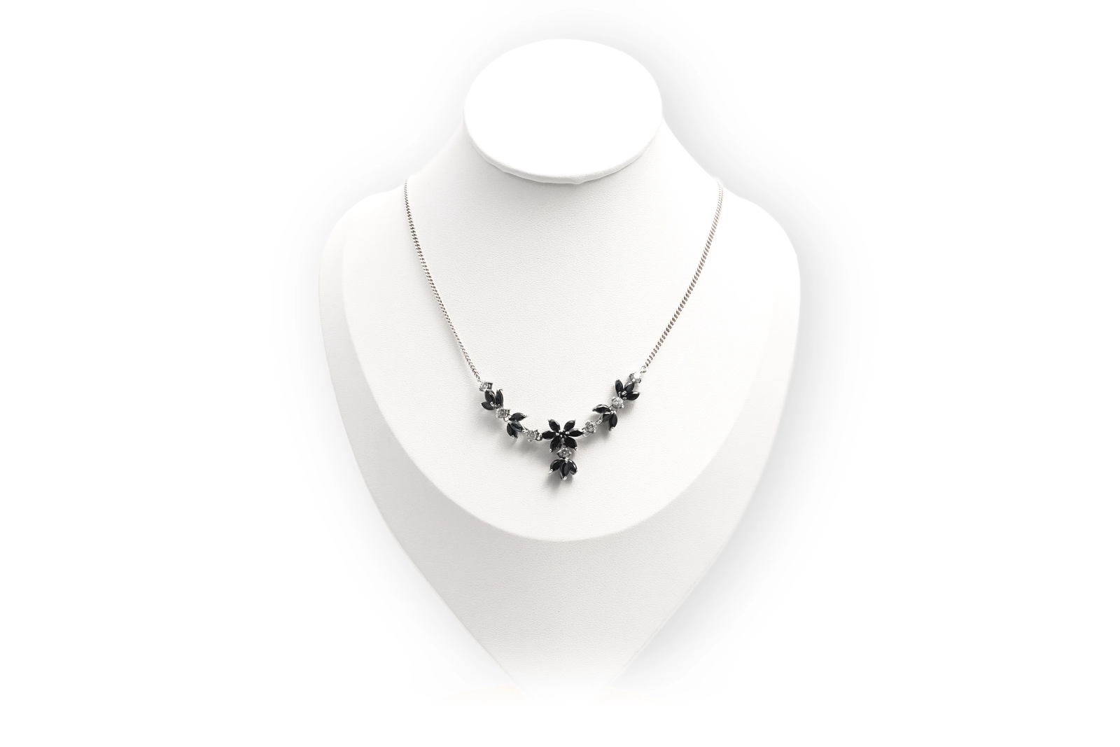 Collier Années 70 en argent serti de saphirs et de zirconiums