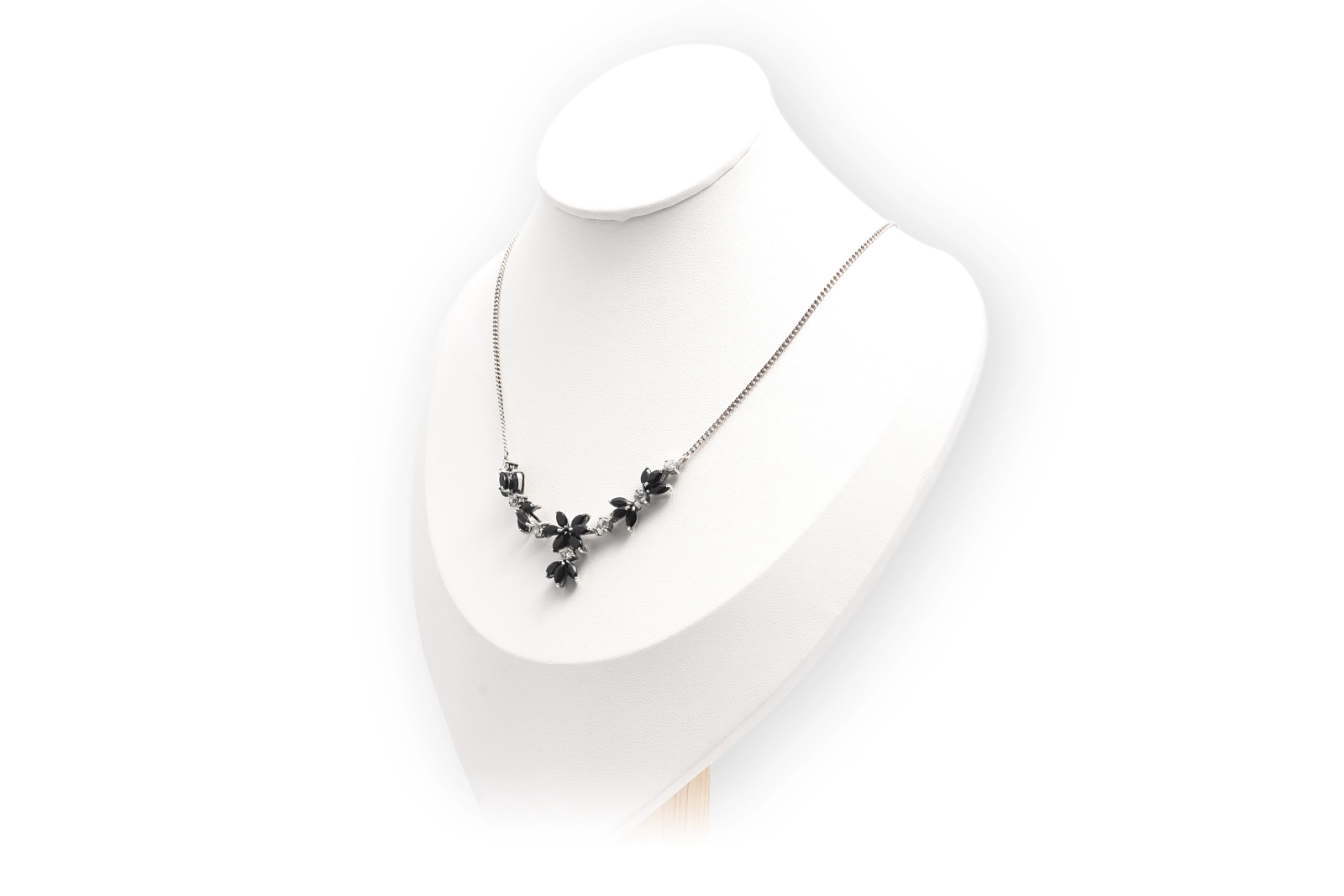 Collier Années 70 en argent serti de saphirs et de zirconiums