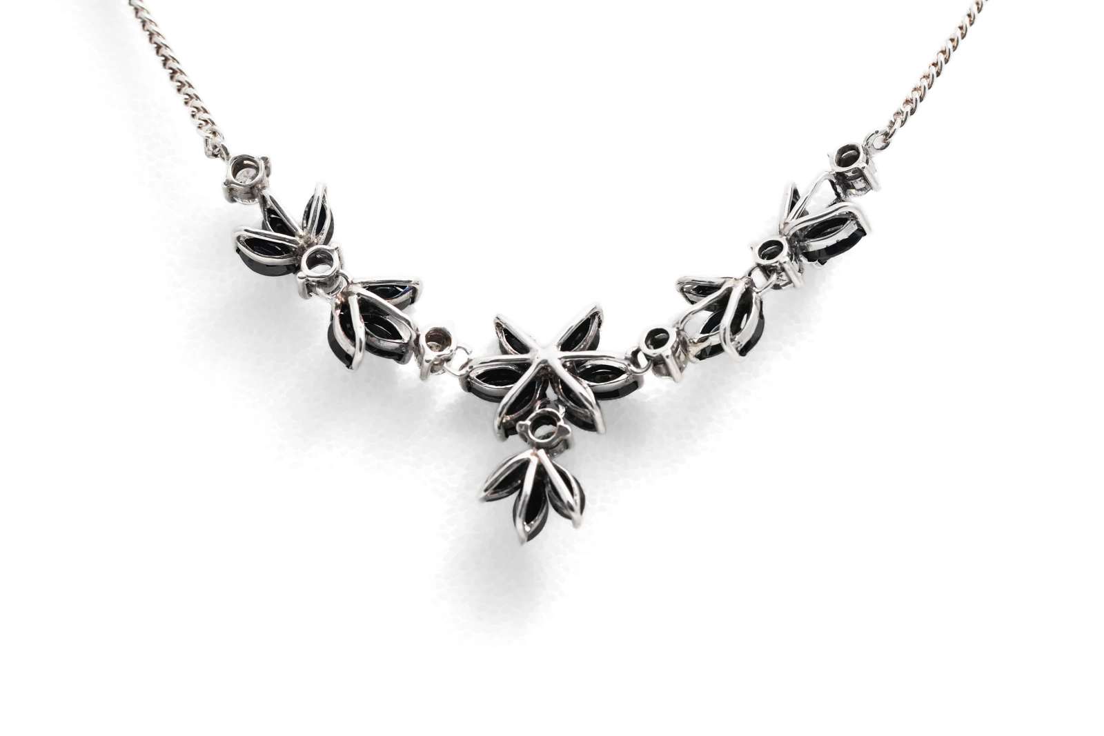 Collier Années 70 en argent serti de saphirs et de zirconiums